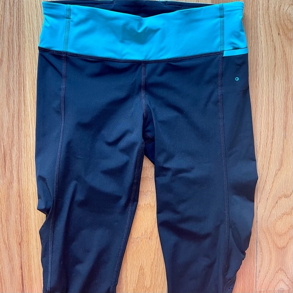 Lululemon Water Bound Crop - Picture 9 of 12